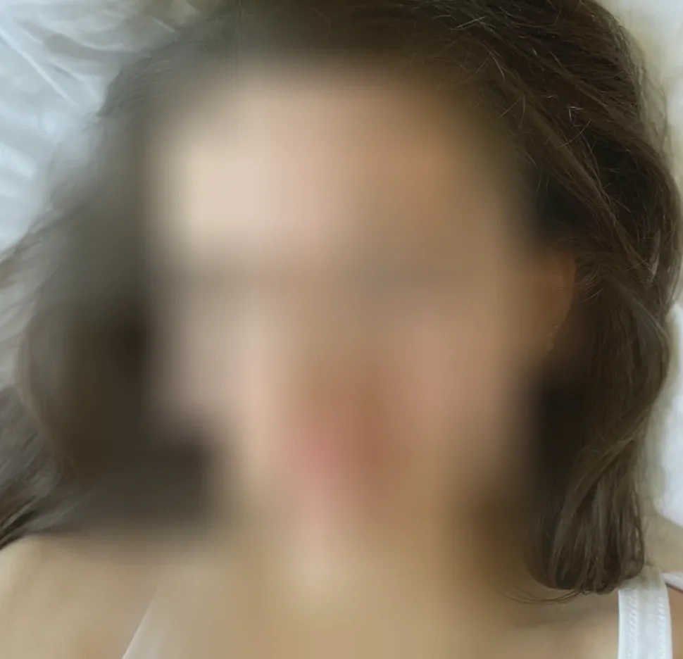 Esra, 24