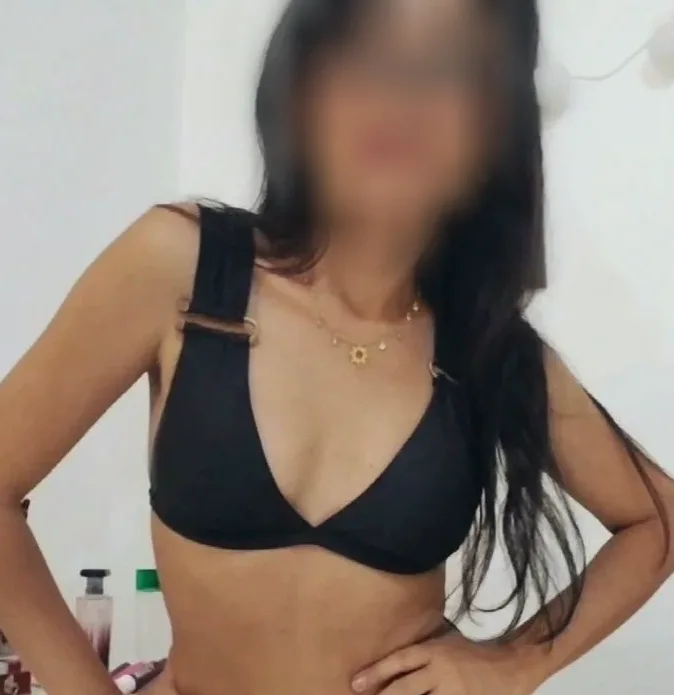Vanessa, 29